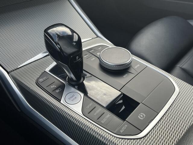 BMW 3-SERIE Touring 330e M-Sport | Hifi | 18" | Leder | Stoelverwarming