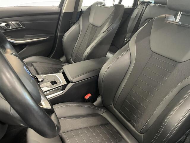 BMW 3-SERIE Touring 330e Touring SportLine PHEV 292 PK AUT Navi Carplay Camera Achter PDC V+A Winterpack Sport Stoelen Active Protection Ambiance Licht