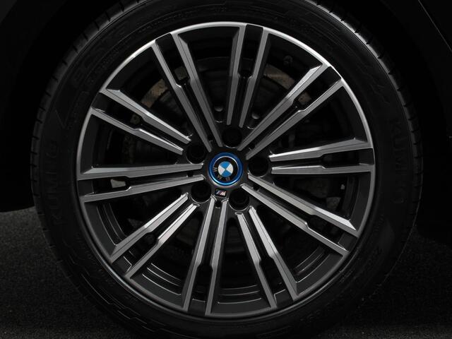 BMW 3-SERIE Touring 330e xDrive 292 PK 4WD M Sport Climate Control Stoel Stuurverwarming Full LED 18" Velgen Navigatie Prof Carplay/Android Auto PDC VA Trekhaak Elektrisch Sensatec