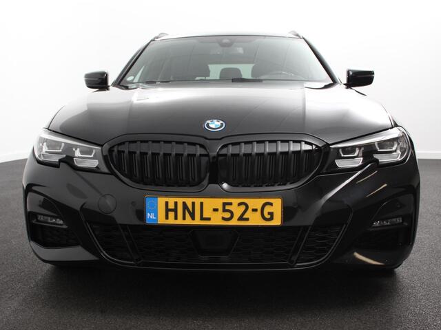 BMW 3-SERIE Touring 330e xDrive 292 PK 4WD M Sport Climate Control Stoel Stuurverwarming Full LED 18" Velgen Navigatie Prof Carplay/Android Auto PDC VA Trekhaak Elektrisch Sensatec