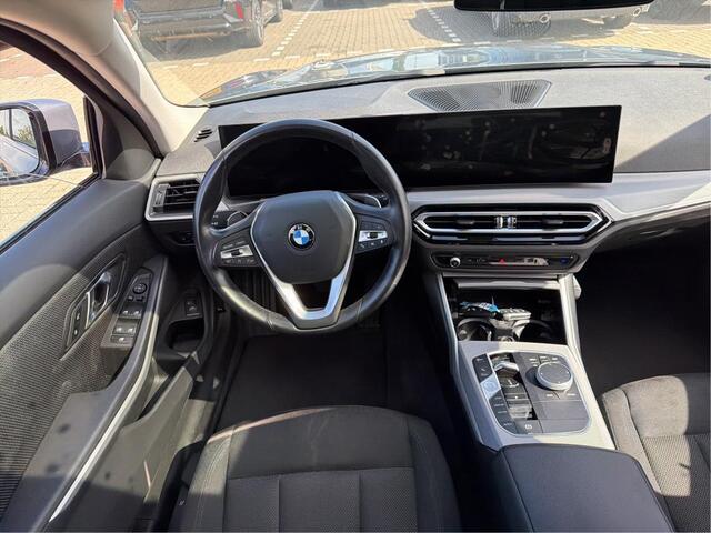 BMW 3-SERIE Touring 318i NL-AUTO | PANODAK | BMW Curved Display, iDrive 8