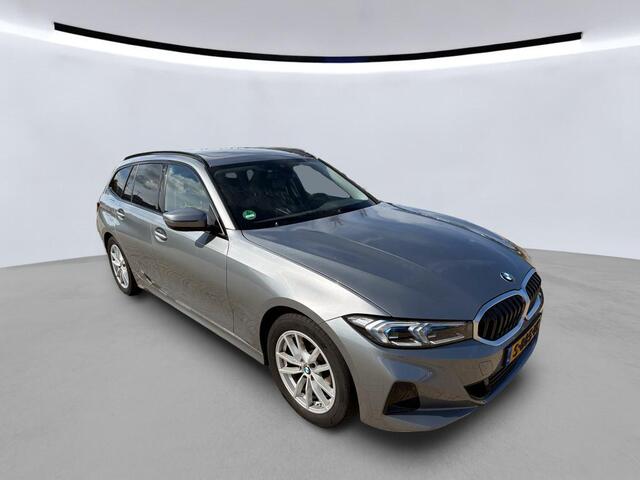 BMW 3-SERIE Touring 318i NL-AUTO | PANODAK | BMW Curved Display, iDrive 8