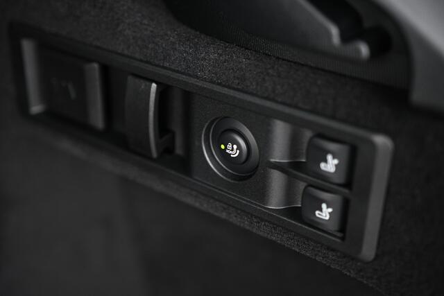 BMW 3-SERIE Touring 330e M Sport Automaat / Panoramadak / Trekhaak / Harman Kardon / Adaptieve LED / Parking Assistant Plus / Active Cruise Control / Comfort Access