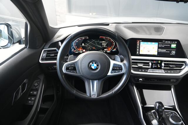 BMW 3-SERIE 320i Executive Edition - Stoelverwarming - HUD - LED - Navi - Cruise - PDC - Klimaat Achter - Rijklaar