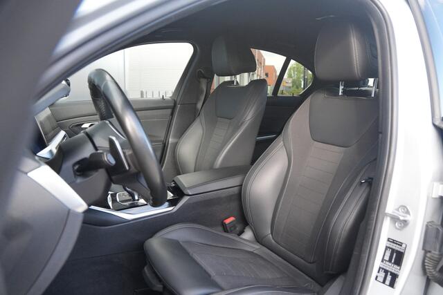 BMW 3-SERIE 320i Executive Edition - Stoelverwarming - HUD - LED - Navi - Cruise - PDC - Klimaat Achter - Rijklaar