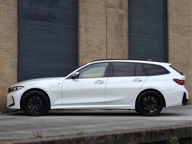 BMW 3-SERIE Touring 330e xDrive | Pano | Hud | 360 cam | Elek haak |