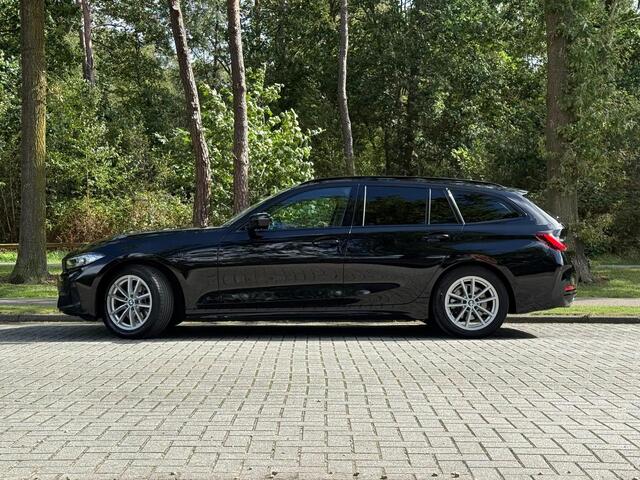 BMW 3-SERIE Touring 318d 1e Eigenaar | Origineel NL | Dealeronderhouden | Sportstoelen | Leder | Alarm kl.3 | Hifi | Elektrisch inklapbare spiegels | Automatische achterklep | Etc.