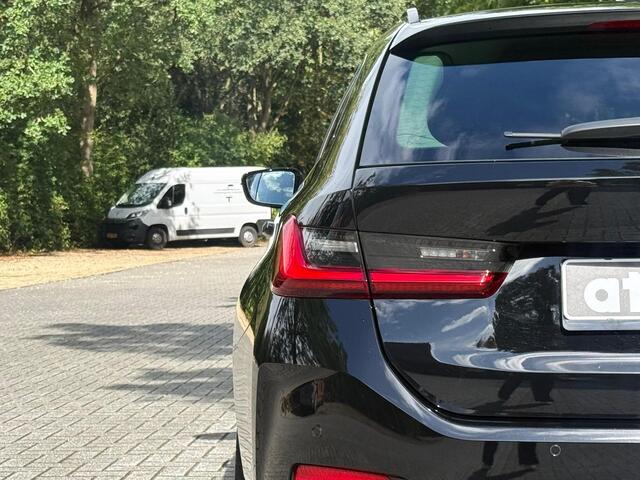 BMW 3-SERIE Touring 318d 1e Eigenaar | Origineel NL | Dealeronderhouden | Sportstoelen | Leder | Alarm kl.3 | Hifi | Elektrisch inklapbare spiegels | Automatische achterklep | Etc.