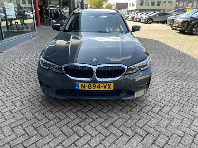 BMW 3-SERIE Touring 320e Business Edition Plus Automaat | Leder | Elektrische achterklep | Incl Winterset | Org. NL