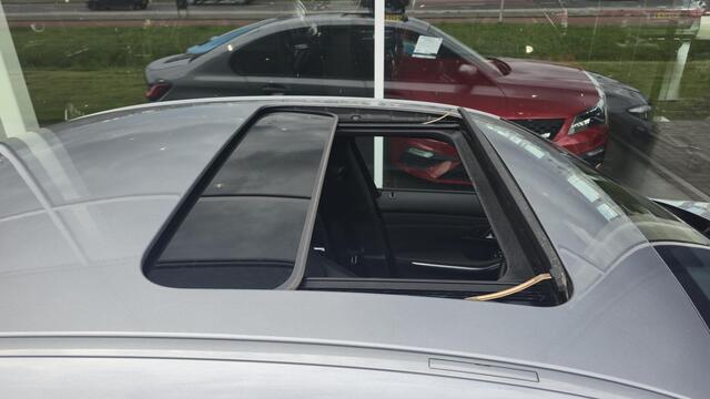 BMW 3-SERIE 320e M Sport|NAP|1e eigenaar|Pano
