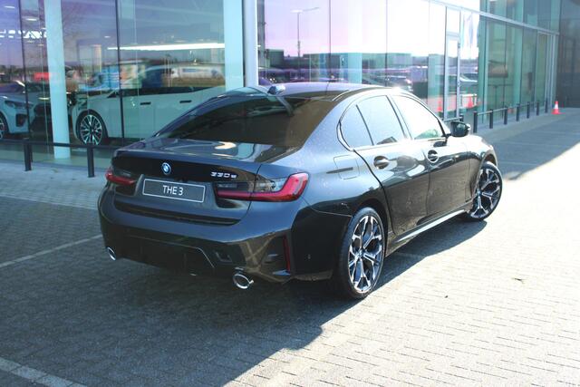 BMW 3-SERIE 330e M Sport Automaat / Schuif-kanteldak / Trekhaak / Sportstoelen / Achteruitrijcamera / Comfort Access / Parking Assistant / Stoelverwarming