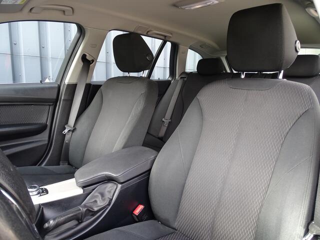 BMW 3-SERIE Touring 318i Executive Automaat