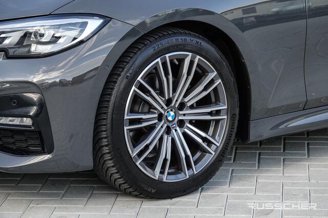 BMW 3-SERIE Touring 320d 190Pk Aut. | High Executive | M-sport | 360° Camera | Trekhaak | 18'' | Dravit Grau