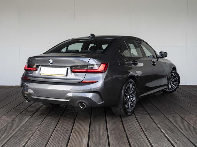 BMW 3-SERIE 320i Sedan | Executive Edition | 18 inch | Cruise Control | HIFI | M Sportodnerstel | Stoelverwarming