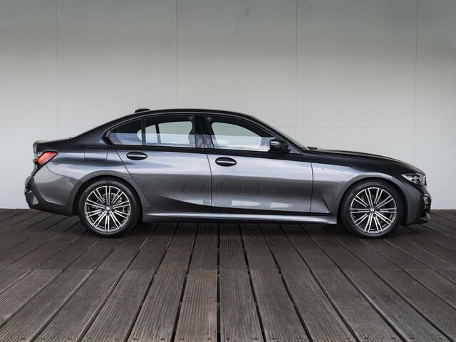 BMW 3-SERIE 320i Sedan | Executive Edition | 18 inch | Cruise Control | HIFI | M Sportodnerstel | Stoelverwarming