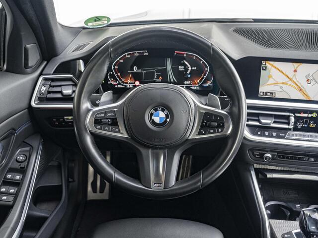 BMW 3-SERIE 320i Sedan | Executive Edition | 18 inch | Cruise Control | HIFI | M Sportodnerstel | Stoelverwarming