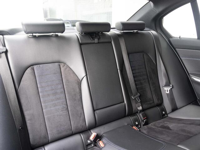 BMW 3-SERIE 320i Sedan | Executive Edition | 18 inch | Cruise Control | HIFI | M Sportodnerstel | Stoelverwarming