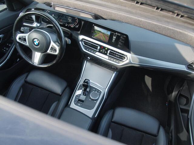 BMW 3-SERIE 318i Business Edition | M-Pakket | Panoramadak | Trekhaak | Camera | Sfeerverlichting | Sportstoelen | NL-Auto |