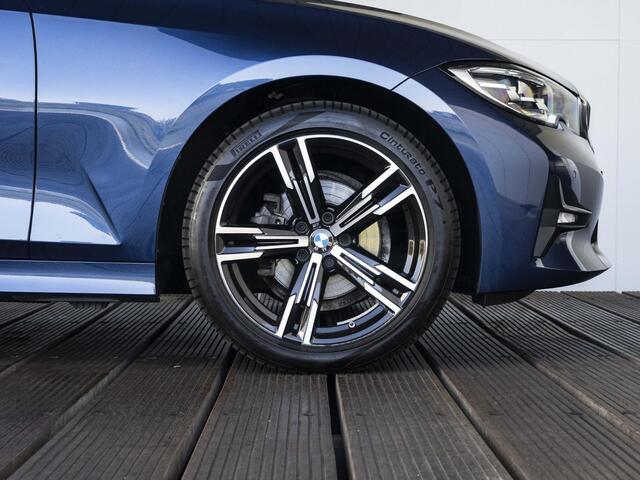 BMW 3-SERIE Sedan 318i | LED | Navigatie | Sportstoelen | Clima | Shadow line | DAB | Hifi speakers | 18 inch