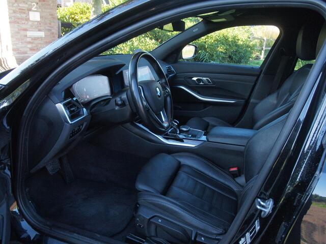 BMW 3-SERIE Touring 318i Business Edition Plus | Trekhaak | Camera | LED-Laser | Sfeerverlichting | Apple Carplay | NL-Auto |