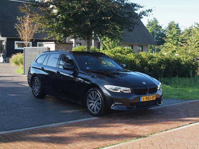BMW 3-SERIE Touring 318i Business Edition Plus | Trekhaak | Camera | LED-Laser | Sfeerverlichting | Apple Carplay | NL-Auto |