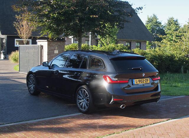 BMW 3-SERIE Touring 318i Business Edition Plus | Trekhaak | Camera | LED-Laser | Sfeerverlichting | Apple Carplay | NL-Auto |