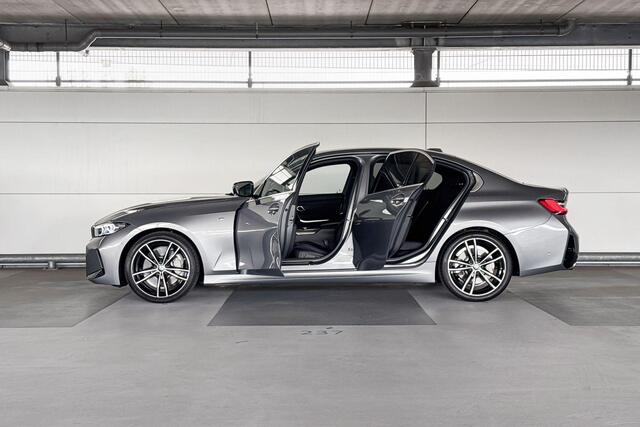 BMW 3-SERIE Sedan 330i M-Sport