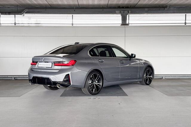 BMW 3-SERIE Sedan 330i M-Sport
