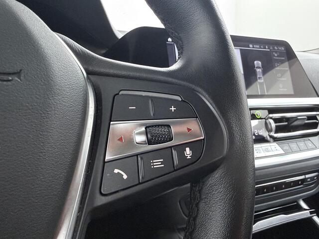 BMW 3-SERIE 318i High Executive | LUXE! | Laser Light! | Assisted Driving! | Stoelverwarming!