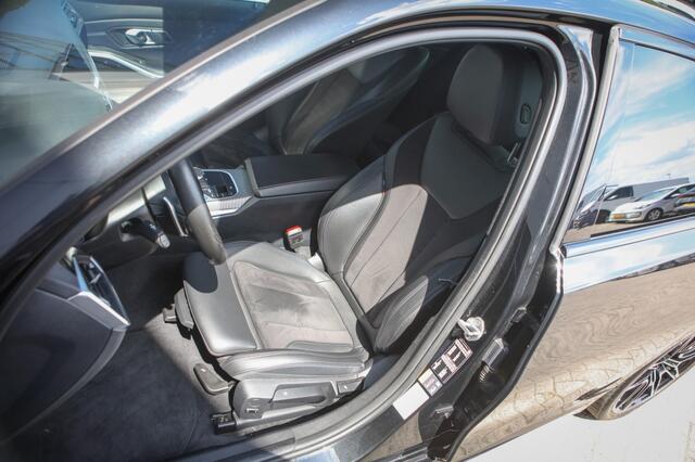 BMW 3-SERIE 330e M-Sport | Apple Carplay/Android Auto | Stuurwielverwarming