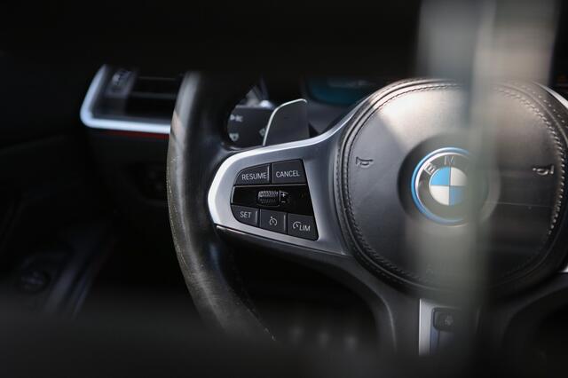BMW 3-SERIE 330e M-Sport | Apple Carplay/Android Auto | Stuurwielverwarming