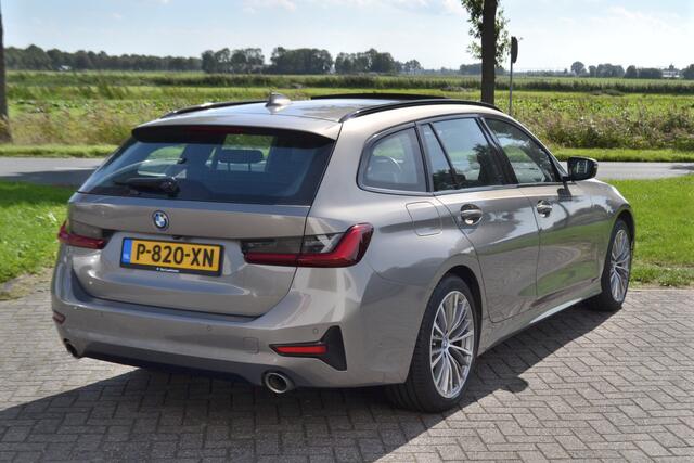 BMW 3-SERIE Touring Panoramadak | Leer | Sportstoelen | Trekhaak | Carplay | 320e Business Edition Plus