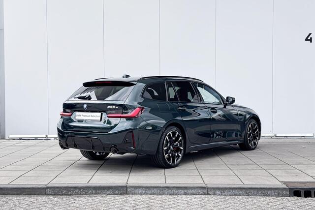 BMW 3-SERIE Touring 330e M-Sport Pro / Active Cruise Controle / Head Up Display / Glazen Schuifdak / Harman Kardon Audio / Driving Assistant / Stuurwielrandverwarming / 19 '' / Individual kleur