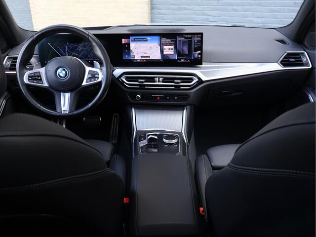 BMW 3-SERIE Touring 330e xDrive M Sport | Pano | Haak | Camera | Sfeerverlichting