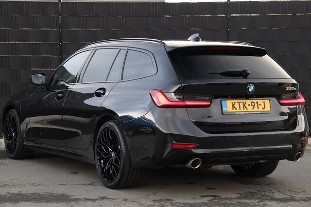 BMW 3-SERIE Touring 330e PHEV | Elek. Trekhaak | Camera | Stoelverwarming | LED | Navigatie