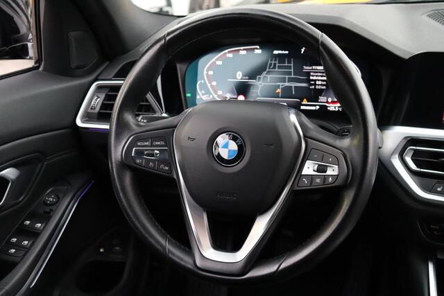BMW 3-SERIE Touring 330e PHEV | Elek. Trekhaak | Camera | Stoelverwarming | LED | Navigatie