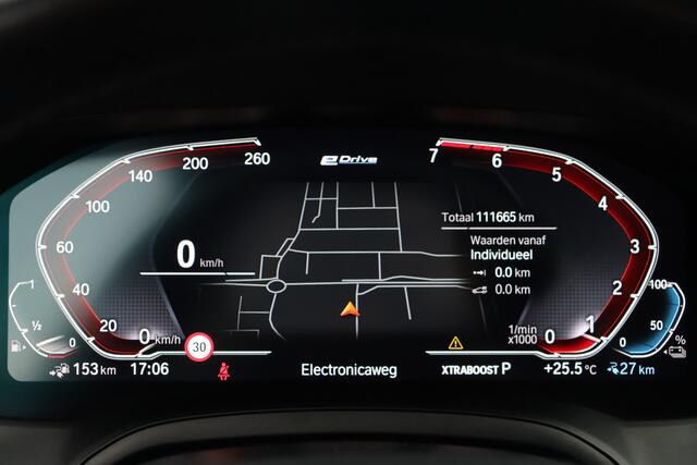BMW 3-SERIE Touring 330e PHEV | Elek. Trekhaak | Camera | Stoelverwarming | LED | Navigatie