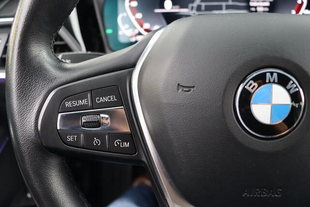 BMW 3-SERIE Touring 330e PHEV | Elek. Trekhaak | Camera | Stoelverwarming | LED | Navigatie