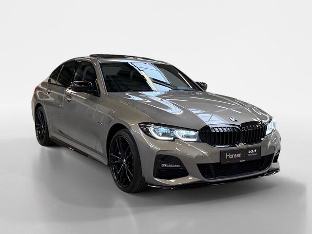 BMW 3-SERIE 330e High Executive I M-Sport I Schuifdak I Alcantara I Individual kleur
