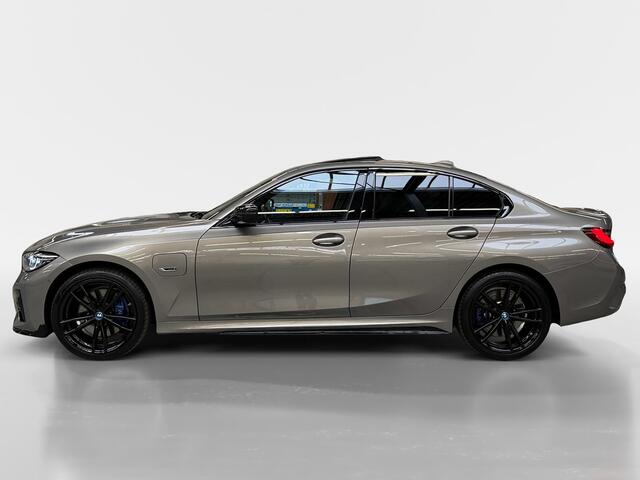 BMW 3-SERIE 330e High Executive I M-Sport I Schuifdak I Alcantara I Individual kleur