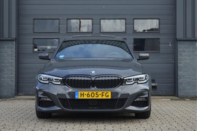 BMW 3-SERIE 330i High Executive | M-PAKKET | ACC | SCHUIFDAK | TREKHAAK |