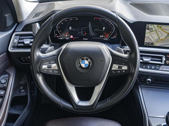 BMW 3-SERIE 330i Touring | High Executive | Parking Assistant | HIFI | 17 inch | Cruise Control | Trekhaak