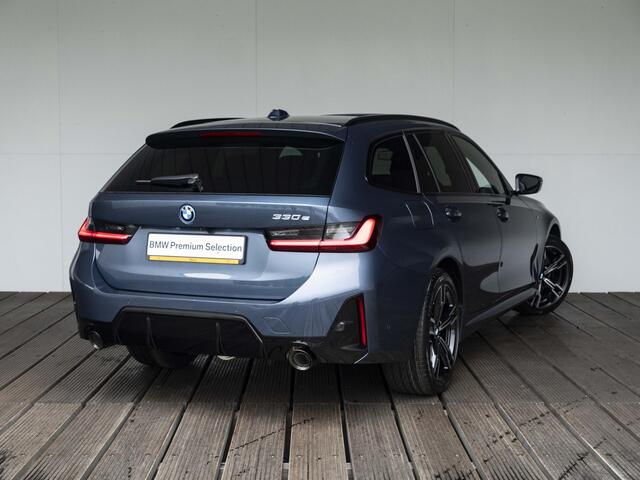 BMW 3-SERIE 330e Touring | M Sportpakket Pro | Comfort Access | Panoramadak | Driving Assistant | HIFI | 18 inch | Parking Assistant | Trekhaak