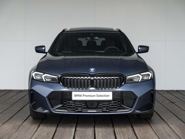 BMW 3-SERIE 330e Touring | M Sportpakket Pro | Comfort Access | Panoramadak | Driving Assistant | HIFI | 18 inch | Parking Assistant | Trekhaak