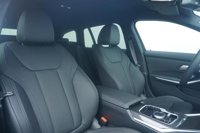 BMW 3-SERIE Touring 330e | M Sportpakket Pro | Comfort Pack | M Performance velgen | Comfort Access