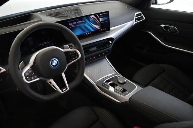 BMW 3-SERIE Touring 330e High Executive | M Sportpakket Pro | Innovation Pack | Comfort Pack | Individual Lak