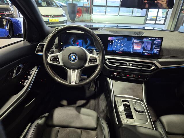 BMW 3-SERIE Touring 330e xDrive M-Sport | Panorama | HUD | Full optie
