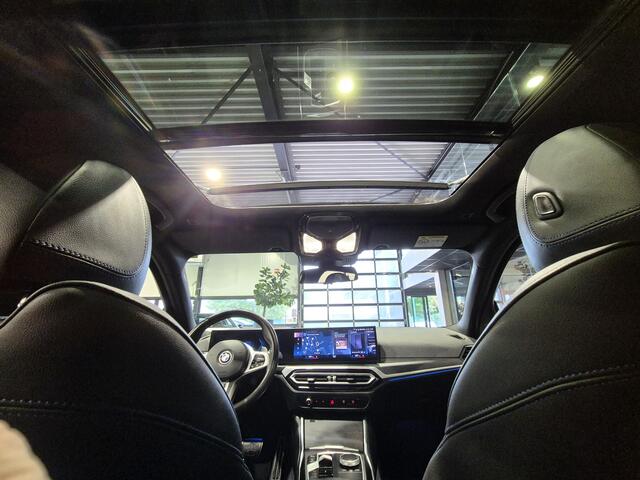 BMW 3-SERIE Touring 330e xDrive M-Sport | Panorama | HUD | Full optie