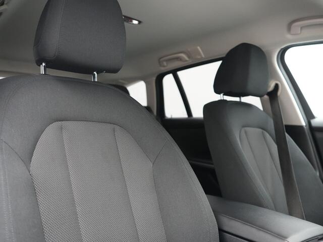 BMW 3-SERIE Touring 320e Facelift 204pk PHEV Dealer O.H. | Dravitgrau metallic | Head Up | Camera | Widescreen Navi | Stoelverwarming | Apple Carplay | Blis | Adaptive LED | Park Assist | DAB | Plug In Hybrid |