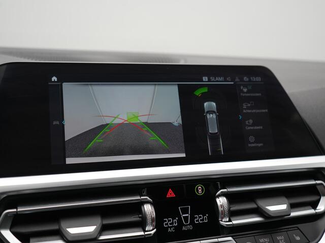 BMW 3-SERIE Touring 320e xDrive M Sport PHEV Dealer O.H. | Camera | Alcantara Sportstoelen & Stuur Verwarmd | Sfeerverlichting | Keyless | Blis | Apple Carplay | Navigatie | DAB | 18"L.M | Plug In Hybrid |